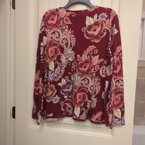 Zenergy By Chico's Burgundy and Pink Floral V-Neck Blouse - Picture 2 of 2
